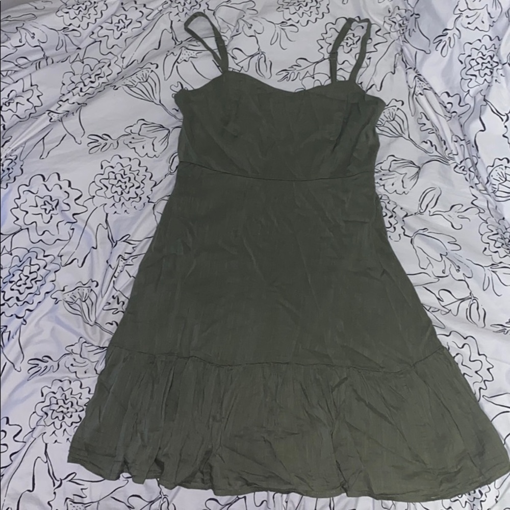 green dress right below the knee (I’m 5’2)